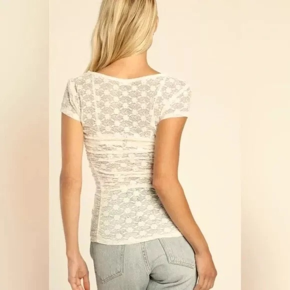 Free People Ivory Lace Short Sleeve Ruched Short Sleeve Shirt Size XS NWOT‌ - Picture 6 of 7